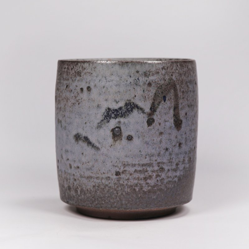 Mingya kiln l Firewood-fired raw ore iron spot gray glaze teacup soup swallow - ถ้วย - ดินเผา สีเทา