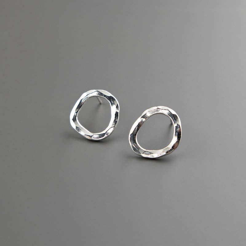 Asymmetric Hammered Texture Earrings - Pure Silver - Handmade-Silver Ear Post - ต่างหู - เงินแท้ สีเงิน