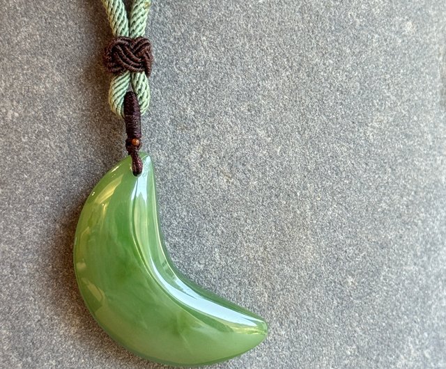 翠月承心 - 福氣玉光シリーズ - 台湾デザイン彫刻翡翠ペンダント