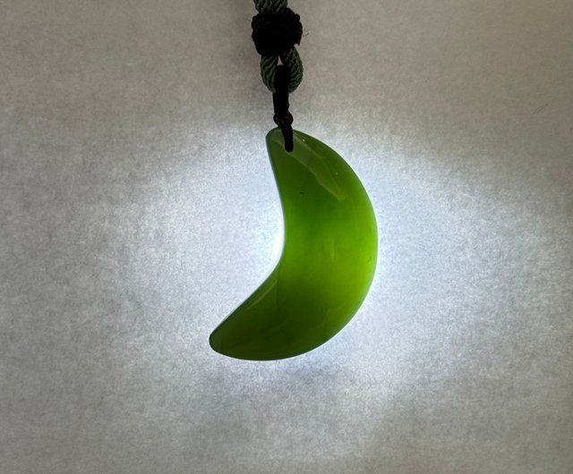 翠月承心 - 福氣玉光シリーズ - 台湾デザイン彫刻翡翠ペンダント