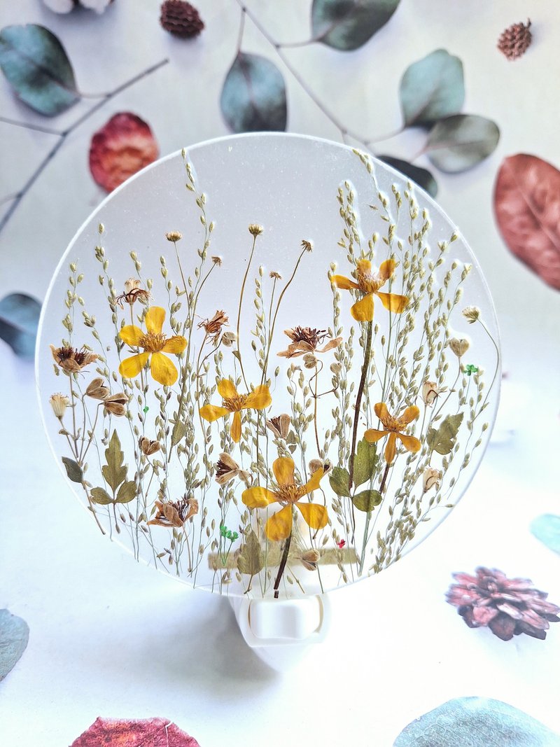 Pressed flower nightlight, Home Decor,Hand craft - โคมไฟ - พลาสติก สีเขียว