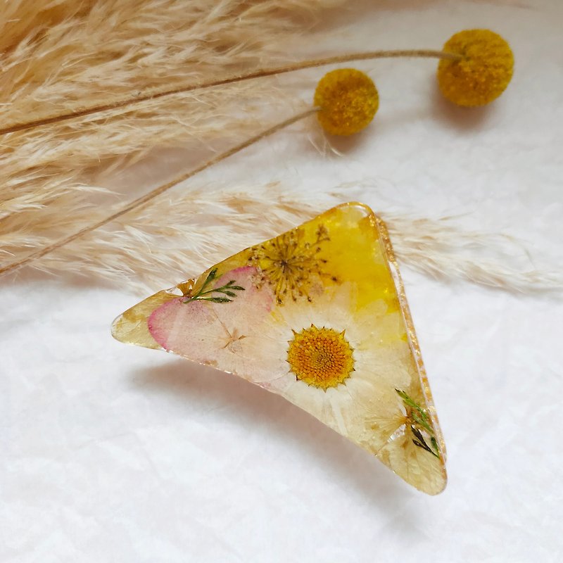 Warm triangle embossed resin gripper - Hair Accessories - Resin Yellow