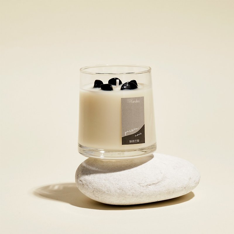 Parisian Noir | Naturally scented candle with Obsidian - เทียน/เชิงเทียน - ขี้ผึ้ง สีดำ