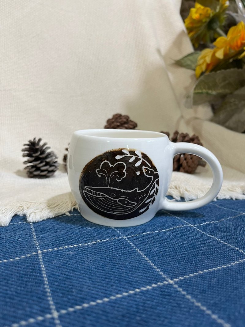 The first choice for gifts is hand-drawn blank engraved series mug whale style 300c.c - แก้วมัค/แก้วกาแฟ - เครื่องลายคราม หลากหลายสี