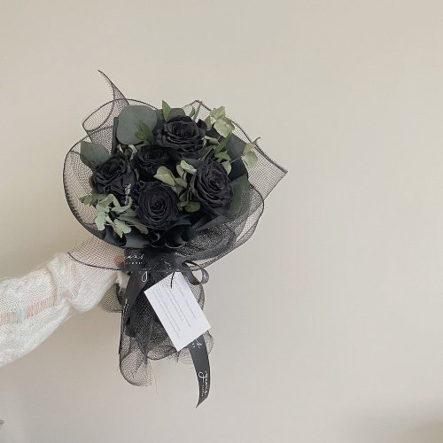 原點花藝設計 / Yuan's Flower 森林感黑玫瑰 情人節花束 畢業花束 生日禮物 永生花 韓式綁花