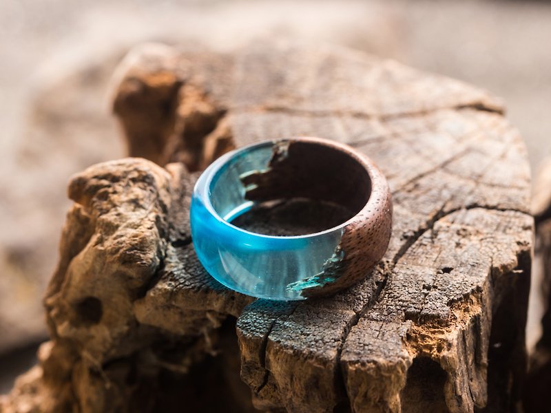 木質樹脂戒指 Winterfell Eco 環氧樹脂首飾 Glow in the Dark - 戒指 - 木頭 藍色