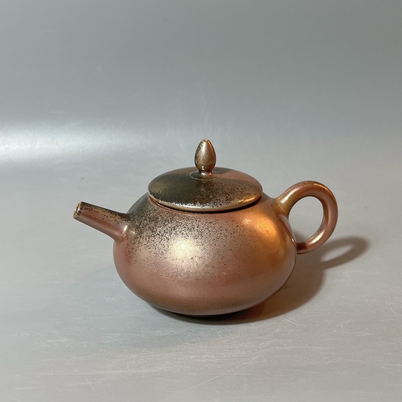 Wood Fired Bronze-Gold Glaze Teapot / Blue Glaze on Lid Knob / Handmade by Xiao Ping Fan - Teapots & Teacups - Pottery 