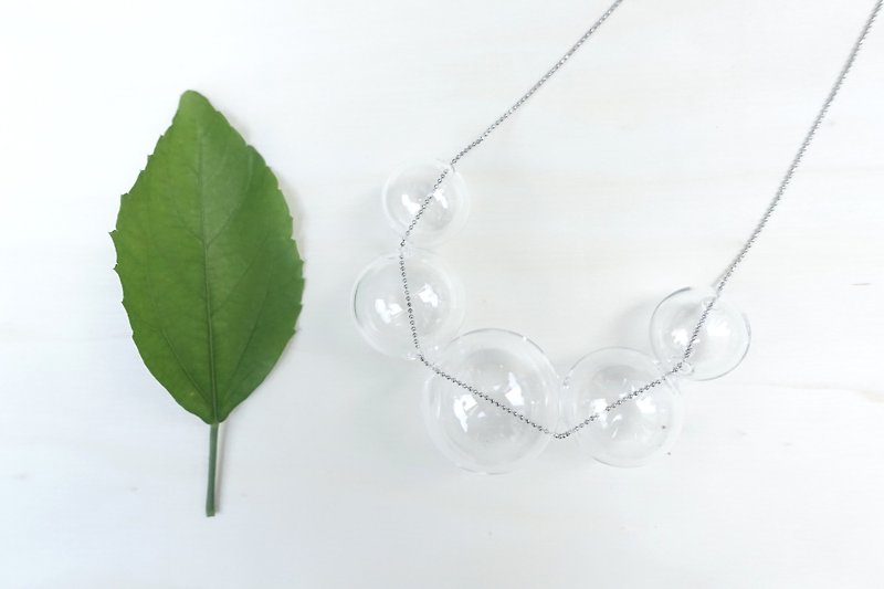シンプルな風通しの良いガラスビーズのネックレスの勾配（シルバー） - ネックレス - ガラス 透明