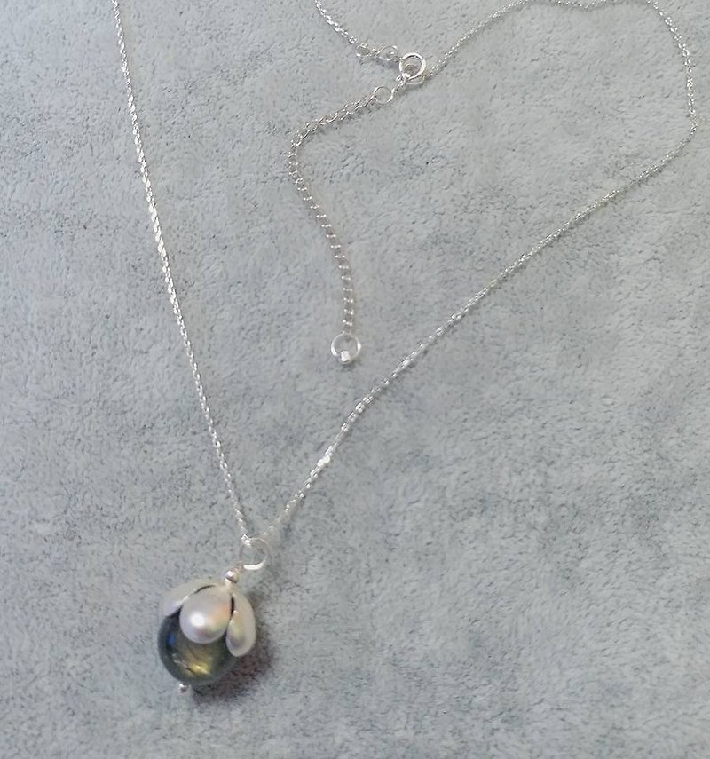 10mm IPL elongated stone flower Alto Silver plating, silver necklace 925 10mm labradorite 925 silver necklace - สร้อยคอ - เครื่องเพชรพลอย สีดำ