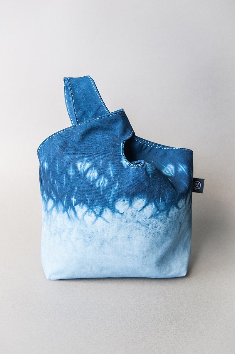 Simple blue dye handbag - the Mitsubishi mirror of the sea - Handbags & Totes - Cotton & Hemp Blue