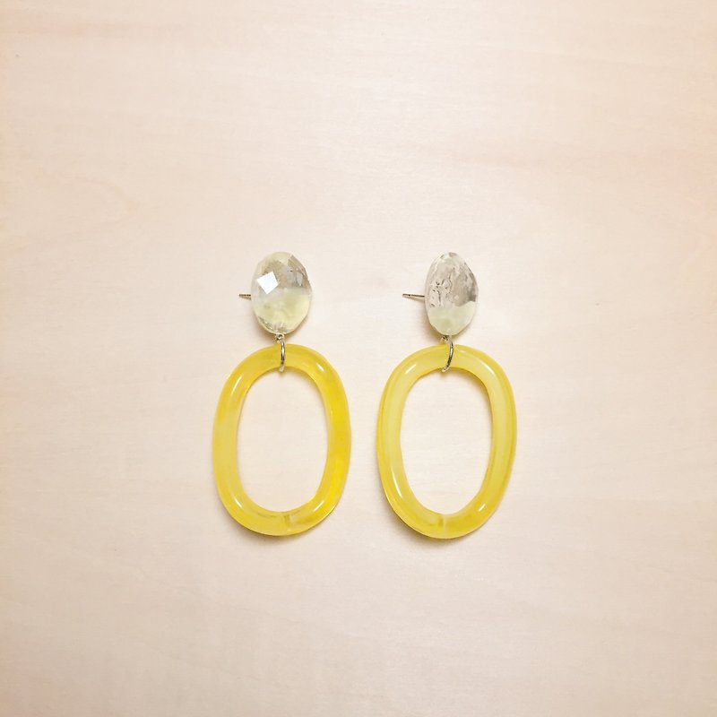 Retro yellow sea wave broken shell summer twisted hoop earrings - Earrings & Clip-ons - Resin Yellow