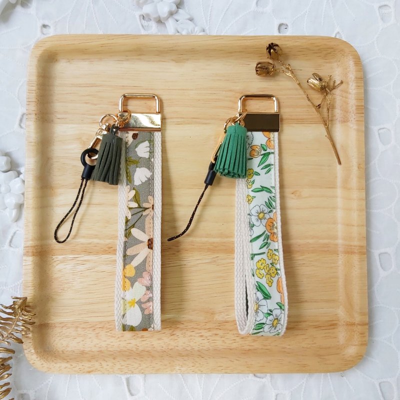 Green Korean flower cloth tassel mobile phone anti-drop wrist strap - เชือก/สายคล้อง - ผ้าฝ้าย/ผ้าลินิน สีเขียว