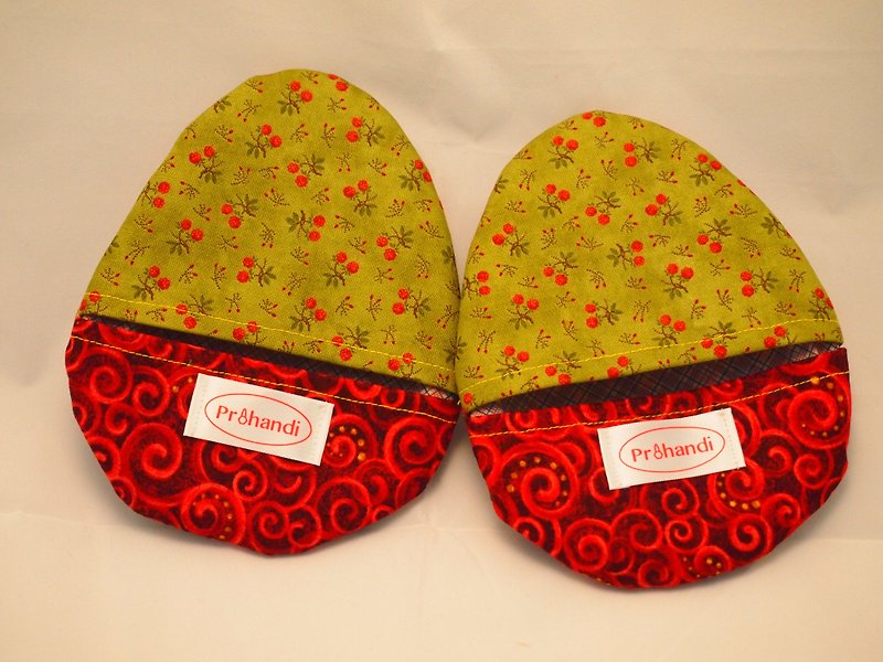 Egg-shaped heat-insulated gloves - magic red cherry models - Cookware - Cotton & Hemp 