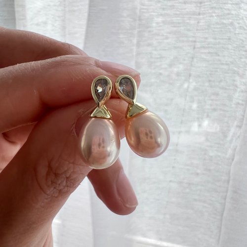 Ellajo Bijoux 天然金屬色怪色水滴形珍珠耳釘