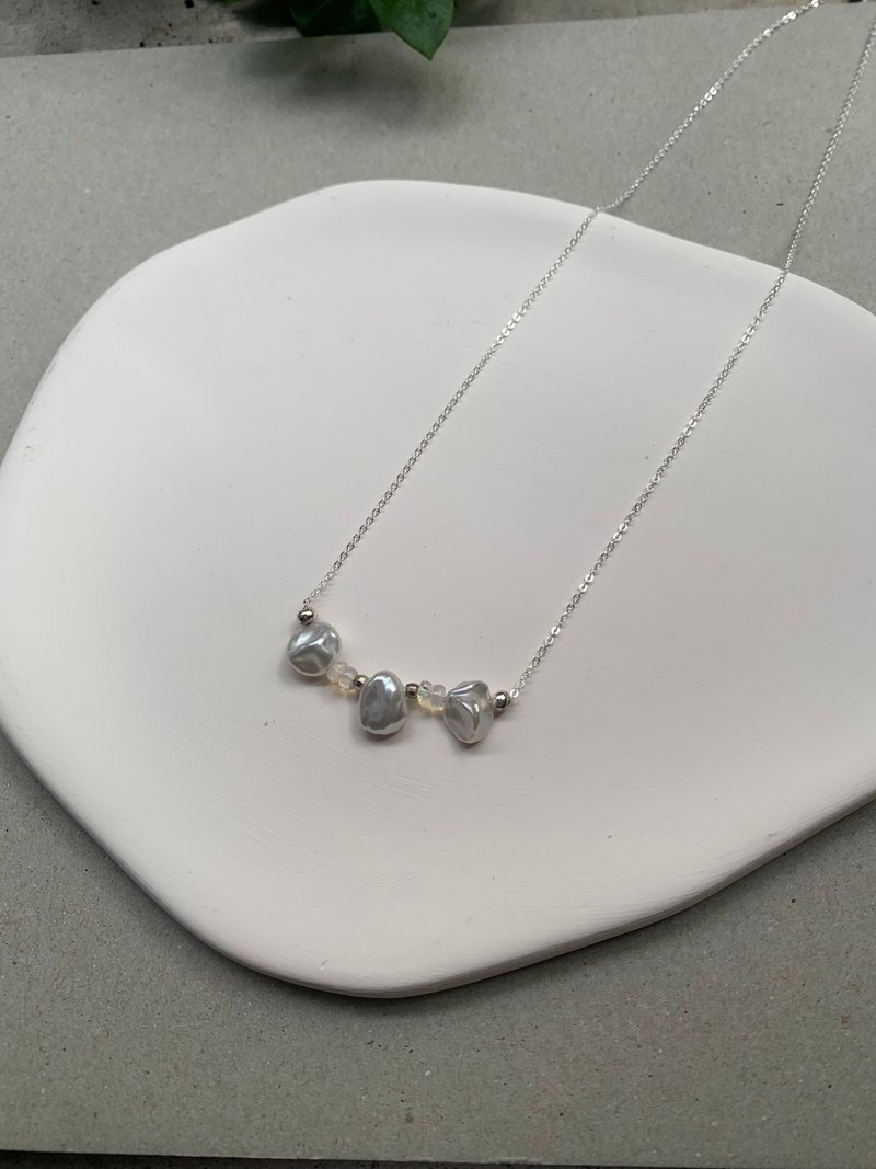 925 silver mountain nang petal pearl necklace - Necklaces - Pearl Silver