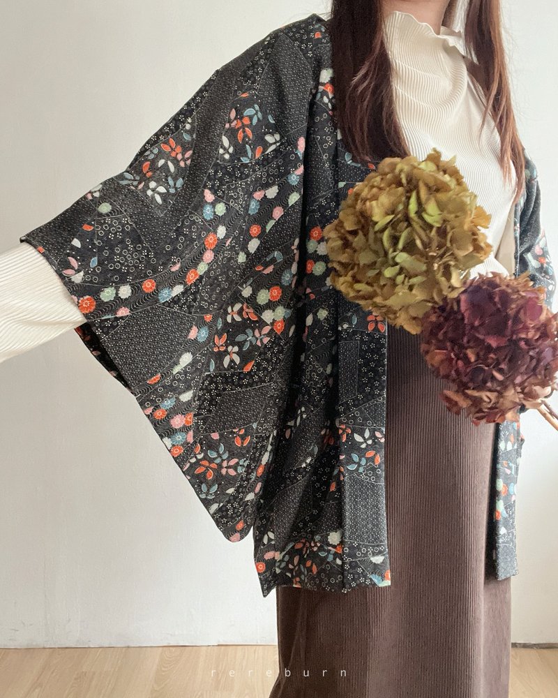 日本製和風印花鐵灰色古著羽織和服外套 - 女大衣/外套 - 聚酯纖維 黑色