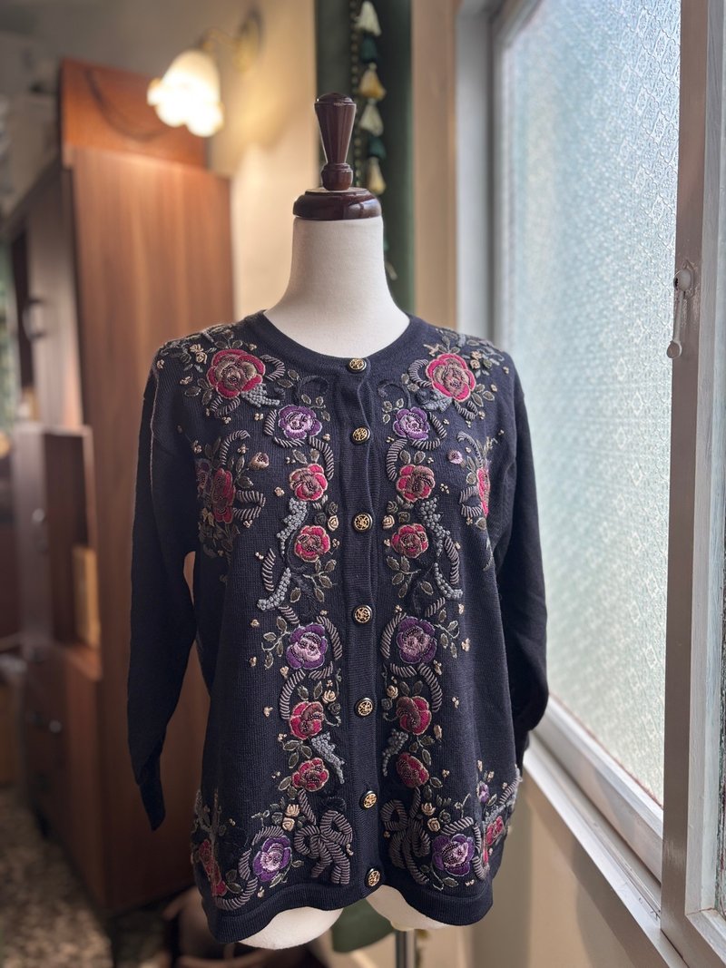 立體串珠精工刺繡玫瑰純黑古著毛衣 - 女毛衣/針織衫 - 羊毛 黑色