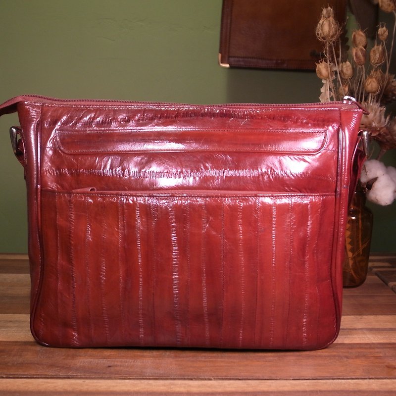 Old bone red squid leather side backpack VINTAGE - Messenger Bags & Sling Bags - Genuine Leather 