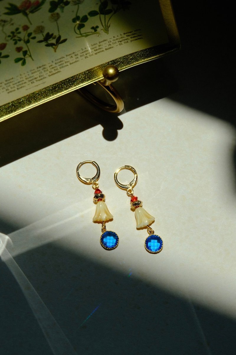 Spring Shower Petal Glazed Stone Earrings - ต่างหู - กระจกลาย 