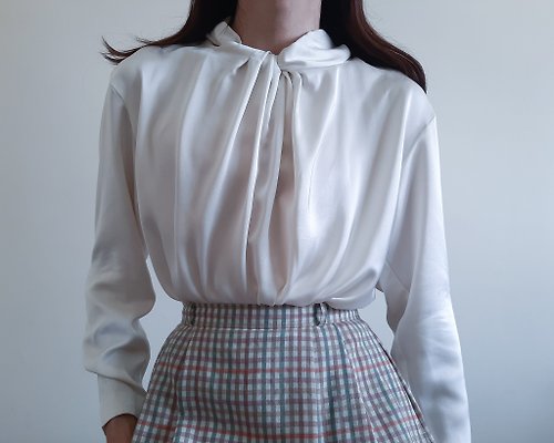 ISSARA ART GALLERY 復古象牙色奶油色襯衫 1970 年代 高領領襯衫 女性浪漫上衣