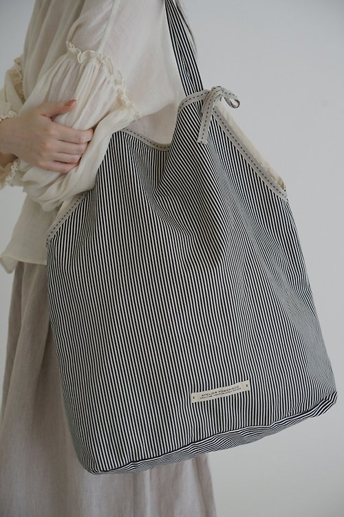 PUCK • Tote Bag - Shop err-or-design Handbags & Totes - Pinkoi