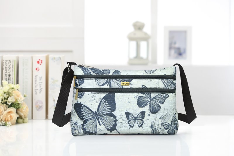 斜背  雙拉鍊  多夾層 / 防潑水 平織緹花  戀蝶沁  愜意隨行包 - 側背包/斜背包 - 其他材質 多色