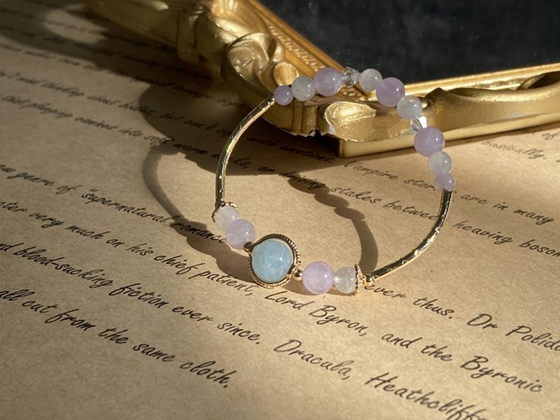 【Encounter in the lavender field. Crystal bracelet] Aquamarine, white moonstone, lavender amethyst - สร้อยข้อมือ - วัสดุอื่นๆ สีม่วง