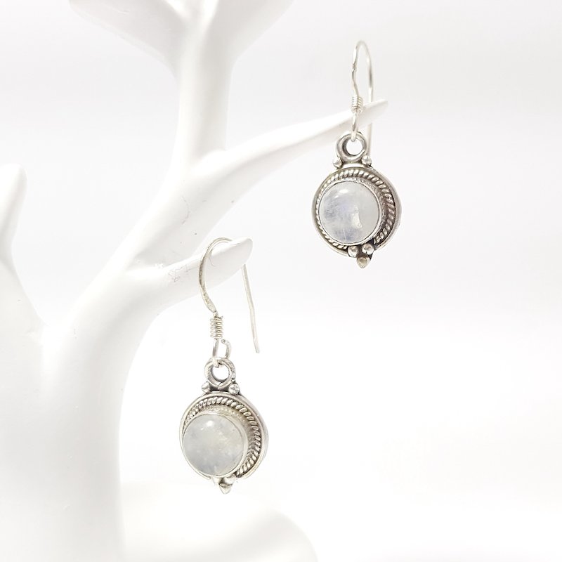 [ColorDay] Moonlight stone classical silver earrings (June birth stone) _Moonstone Silver Earring_ ム ー ン ス Suites ー ン - Earrings & Clip-ons - Gemstone White