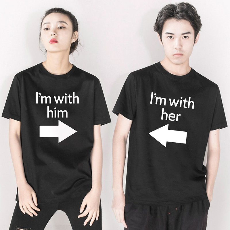 I'm with him (her) 短袖T恤 黑色 我跟他(她)在一起 情人 禮物 - T 恤 - 棉．麻 黑色