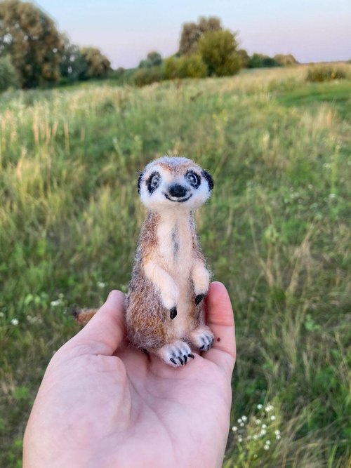 かわいいミーアキャットウールの彫刻フェルトのおもちゃウールの