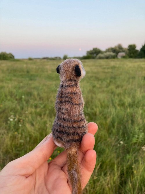 かわいいミーアキャットウールの彫刻フェルトのおもちゃウールの