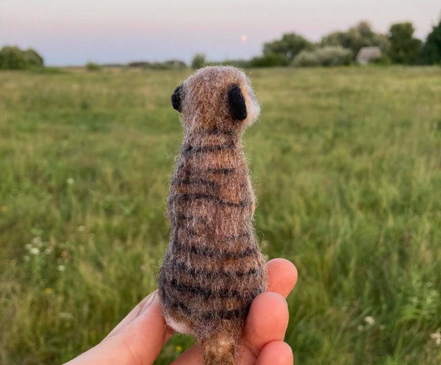 かわいいミーアキャットウールの彫刻フェルトのおもちゃウールの