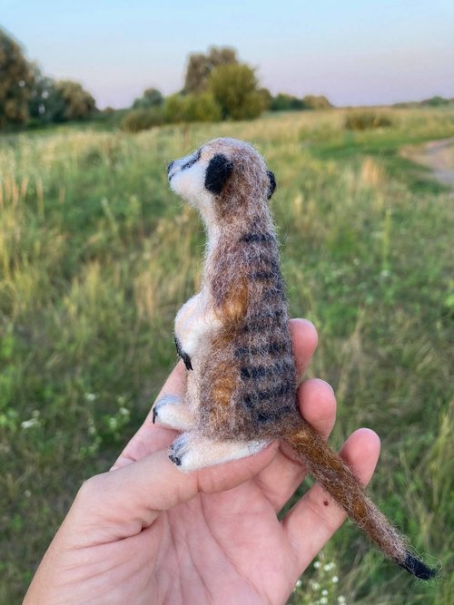 かわいいミーアキャットウールの彫刻フェルトのおもちゃウールの