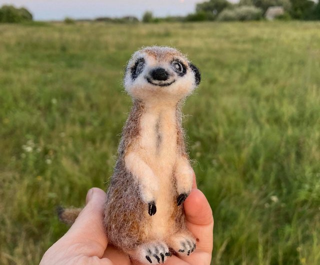 かわいいミーアキャットウールの彫刻フェルトのおもちゃウールの