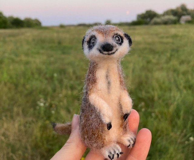 かわいいミーアキャットウールの彫刻フェルトのおもちゃウールの