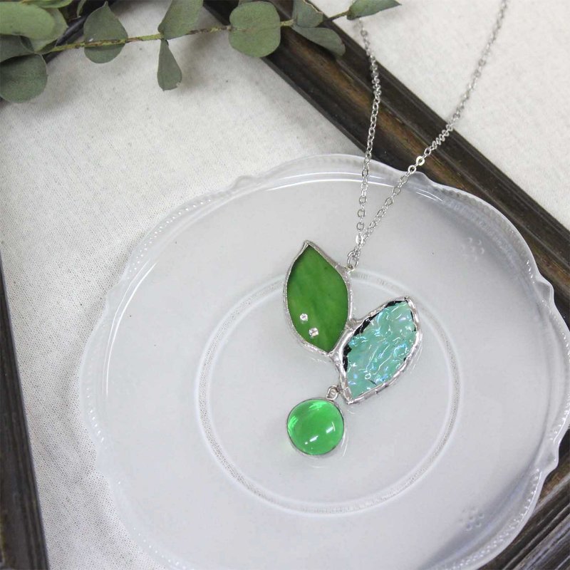 ステンドグラスのペンダント【Leaf】新緑グリーン - 項鍊 - 玻璃 綠色