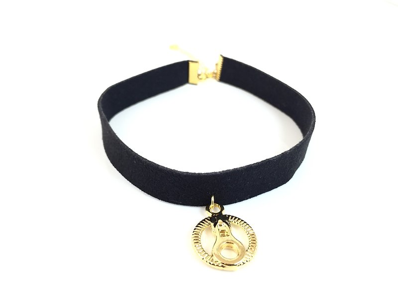"Golden Zipper Medal Necklace" - สร้อยคอ - หนังแท้ สีดำ