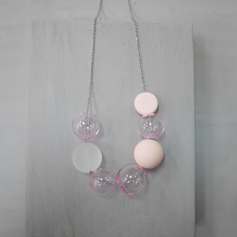 単純な幾何学的に気泡透明ガラスビーズボール18Kゴールドシルバーネックレス - ネックレス - プラスチック ピンク