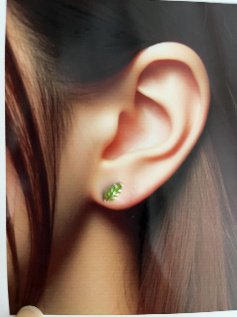 Cute Green leave Stainless Steel Tiny Stud Earrings - Earrings & Clip-ons - Enamel Green