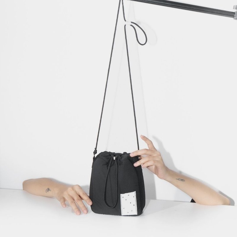RUST BRAND / MINI FABRIC BUCKET BAG - BLACK - 其他 - 其他材質 黑色