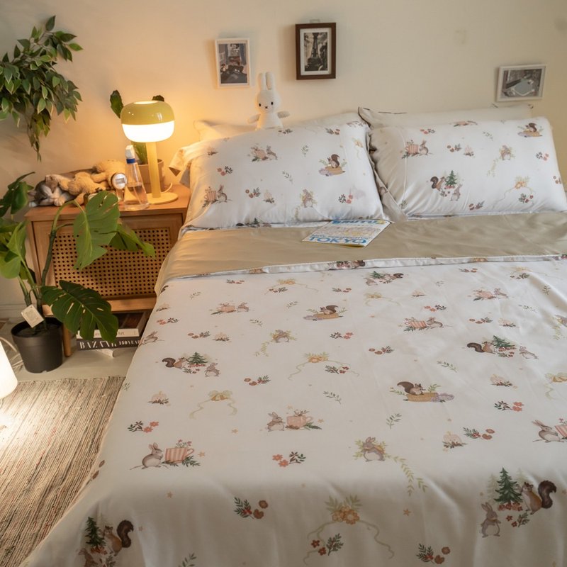 小松鼠野餐日 薄床包兩用被組(60支)  100%天絲【超取限一組】 - 寢具/床包 - 其他材質 卡其色