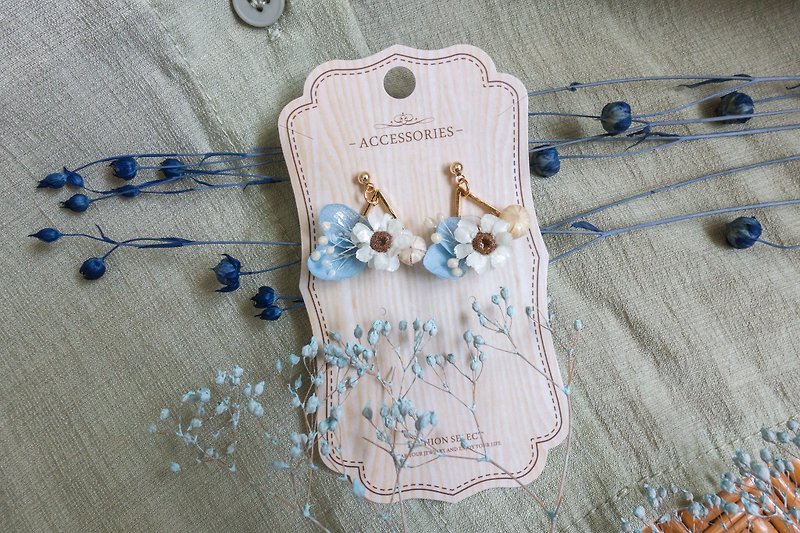 Blue and White Romantic French White Plum UV Glue Handmade Earrings - Earrings & Clip-ons - Plants & Flowers 
