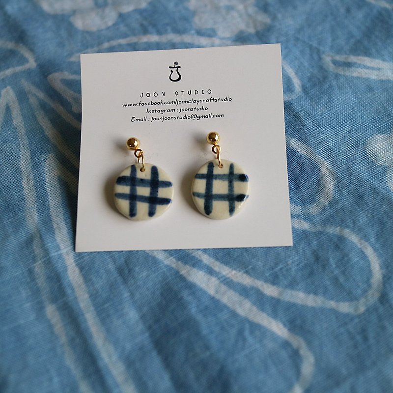 Blue Scot earring - 耳環/耳夾 - 陶 藍色