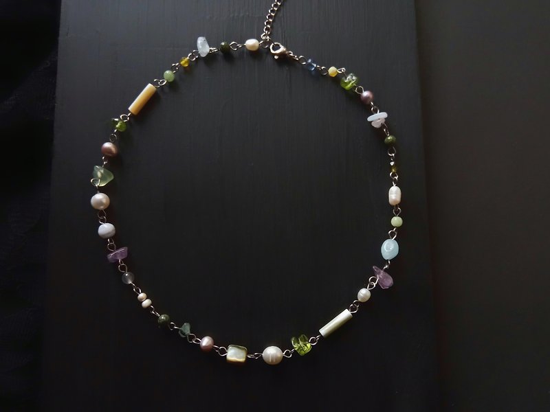 Mix gemstone necklace choker in light pastel colors and silver clasp - สร้อยคอ - เครื่องเพชรพลอย หลากหลายสี
