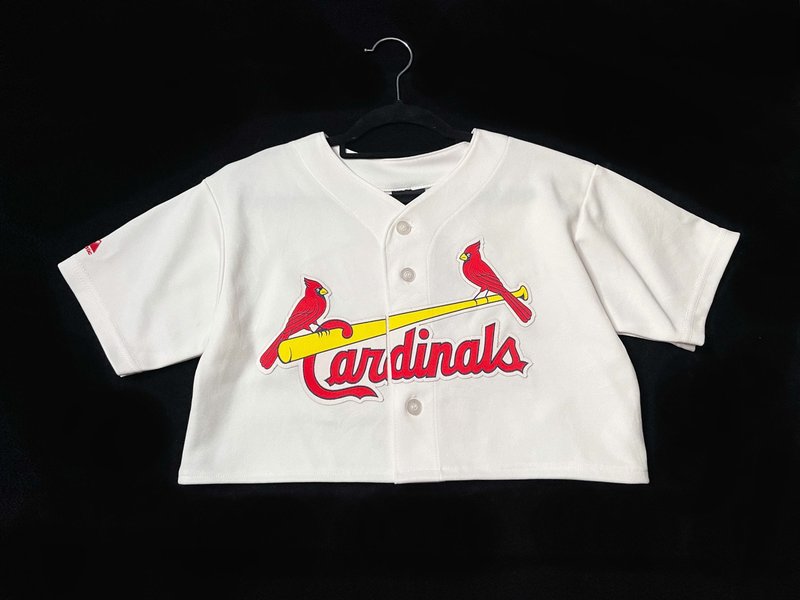 REGETHER 古著改製短版MLB棒球衣-合身款-Cardinals-18 - 女 T 恤 - 聚酯纖維 白色