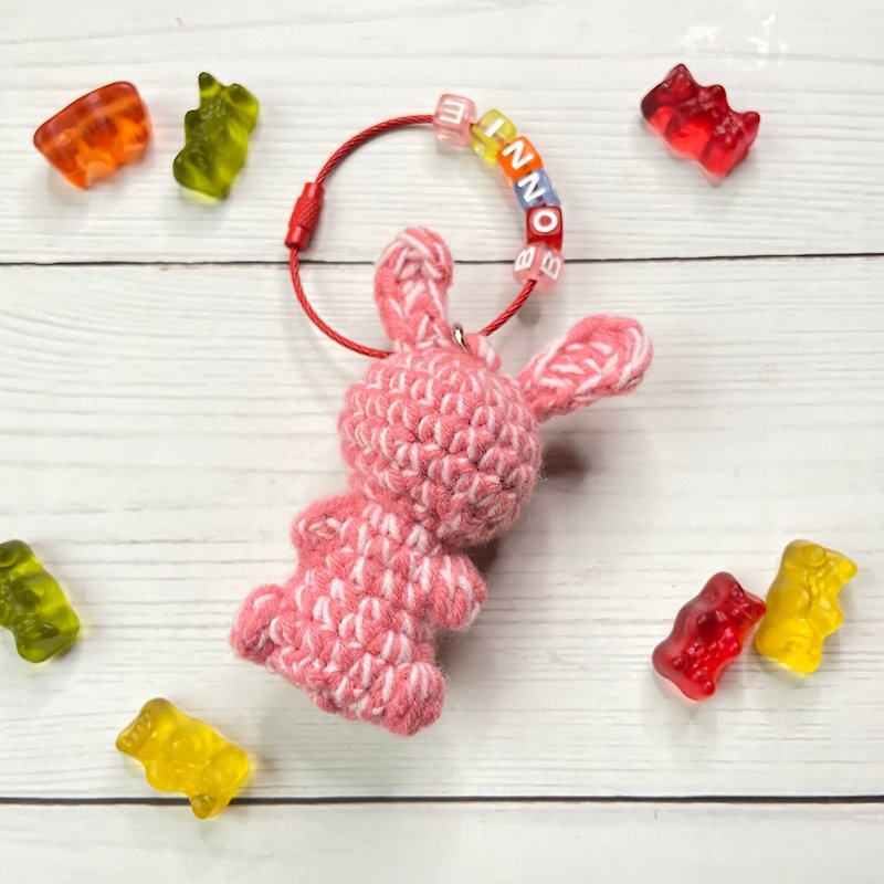 Gummy bunny 兔兔軟糖吊飾+專屬英文字母/鉤針編織/可客 - 鑰匙圈/鑰匙包 - 聚酯纖維 粉紅色