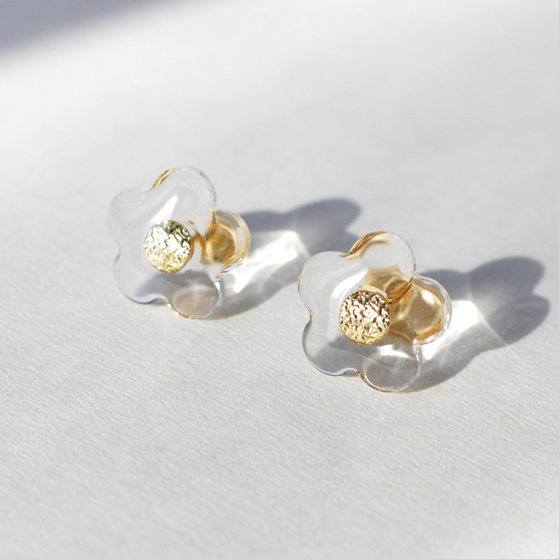 Simple flower (clear) earrings/ Clip-On - Earrings & Clip-ons - Resin Transparent