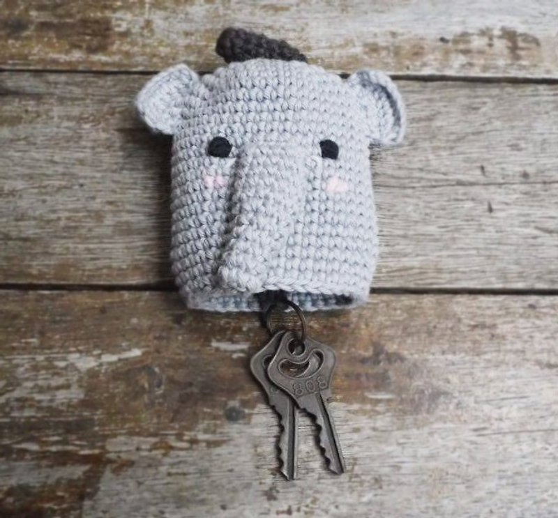 knitted key cover - 鑰匙圈/鑰匙包 - 其他材質 灰色