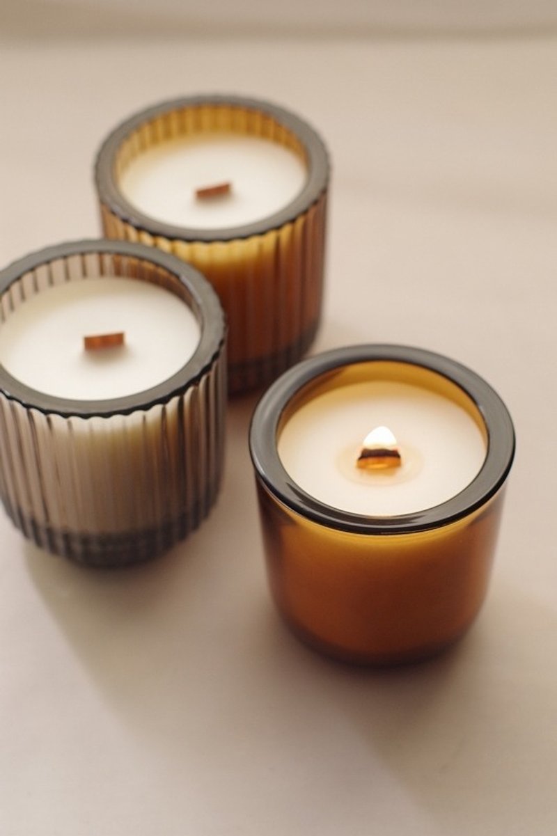 「Still（スティル）」 – 木芯の癒しのアロマキャンドル　大人のリラックス時間 - 香氛蠟燭/燭台 - 玻璃 咖啡色