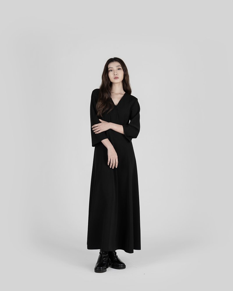 V-Neck Trumpet Sleeve Maxi Dress - One Piece Dresses - Polyester Black
